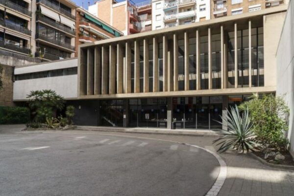 Barcelona: Manifesta 15 Barcelona Metropolitana Access Pass - Engaging With Local Communities