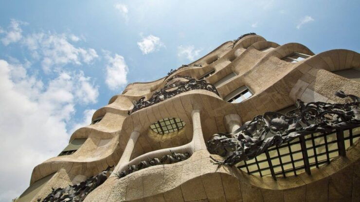 Barcelona Modernism and Gaudí Walking Tour - Activity Details