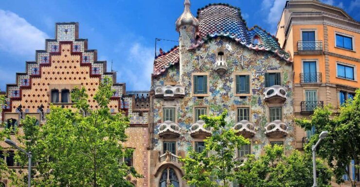 Barcelona: Modernism Gaudi Architectural Walking Tour - Itinerary Highlights
