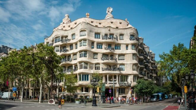 Barcelona: Modernism Gaudi Architectural Walking Tour - Experience and Learning