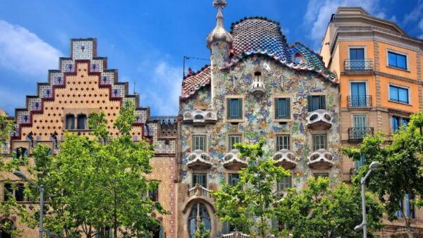 Barcelona: Modernism Gaudi Architectural Walking Tour - Frequently Asked Questions