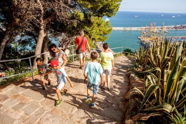 Barcelona: Montjuïc Cable Car Roundtrip Ticket - Getting to the Cable Car