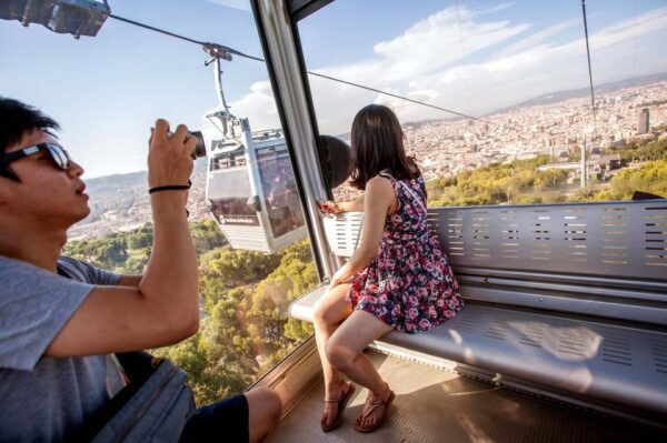 Barcelona: Montjuïc Cable Car Roundtrip Ticket - Arrival at Castell De Montjuïc