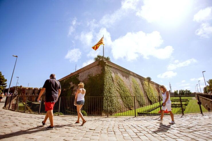 Barcelona: Montjuïc Cable Car Roundtrip Ticket - Experience Highlights