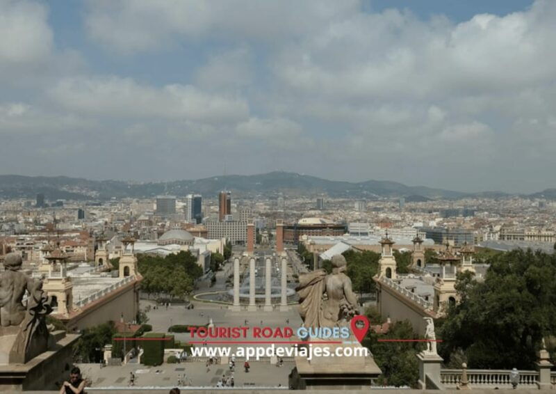 Barcelona: Montjuïc, Sagrada Familia & Gothic Quarter Tour - Itinerary Highlights