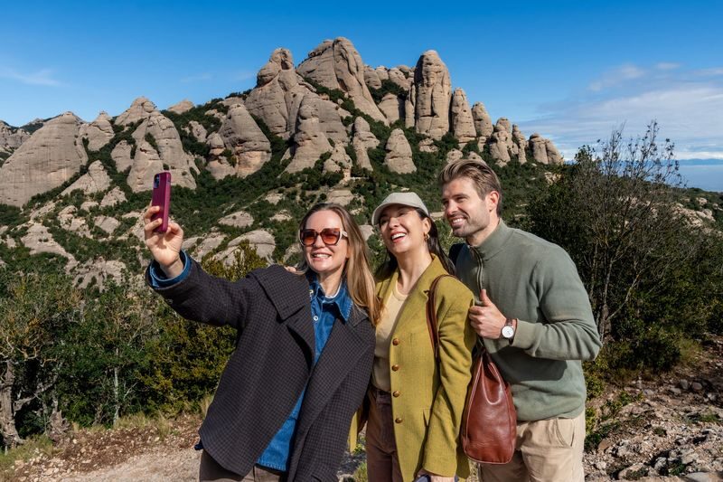 Barcelona Montserrat Half-Day Tour with Funicular Ride - A mountain outing with more than a view