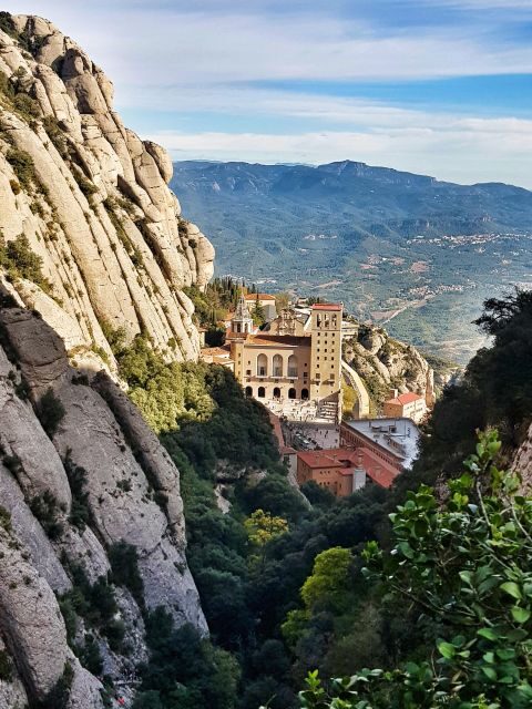Barcelona: Montserrat Private Tour for Families and Friends - Exploring the Montserrat Private Tour for Families and Friends