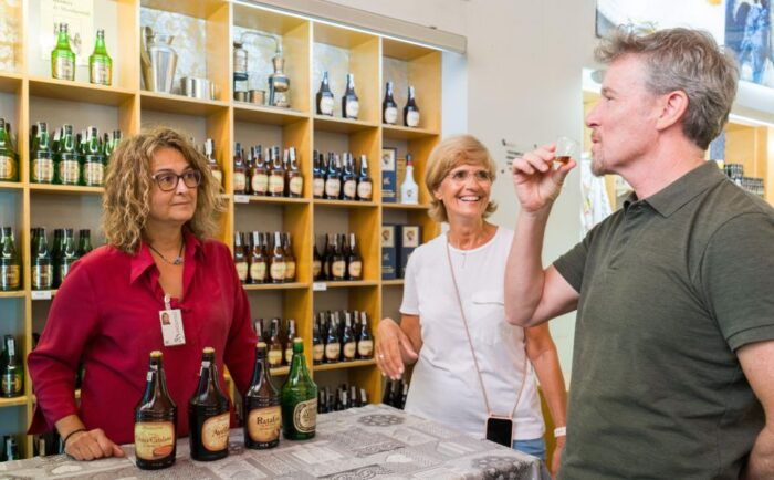 Barcelona: Montserrat, Winery Tour & Lunch With Wine Tasting - Savoring Locally-Sourced Cuisine