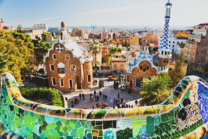 Barcelona Must-See Private Tour With a Friendly Local Guide - Local Guide Expertise