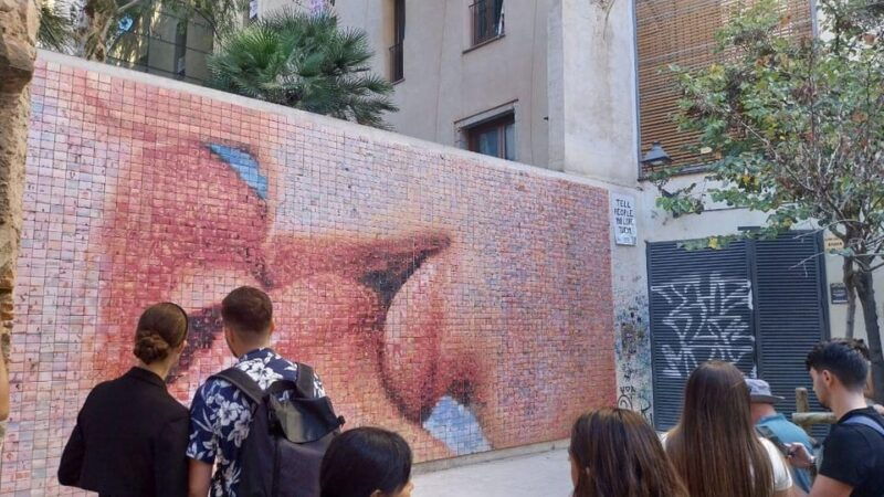 Barcelona: Old City Guided Walking Tour With a Local - Itinerary Highlights