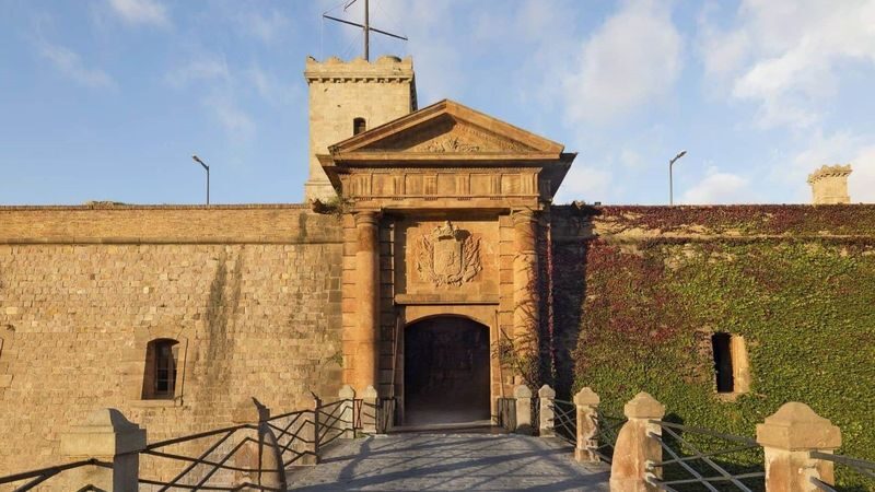 Barcelona old town and Montjuic Castle tour with cable car ride - Key points before you book