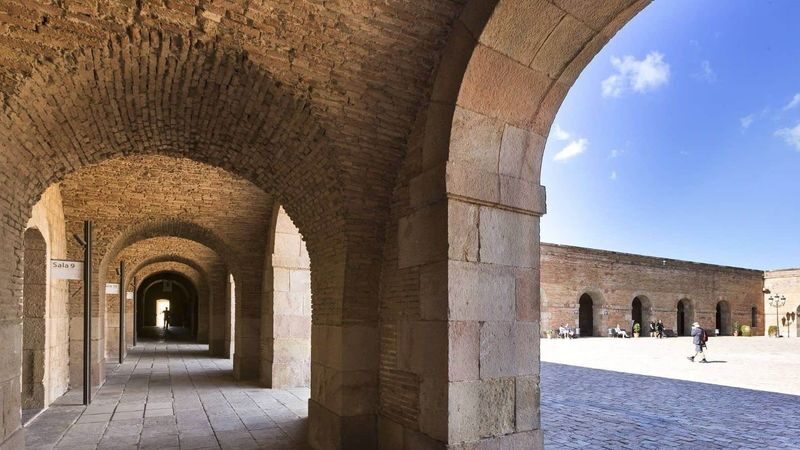 Barcelona old town and Montjuic Castle tour with cable car ride - Should you book it?
