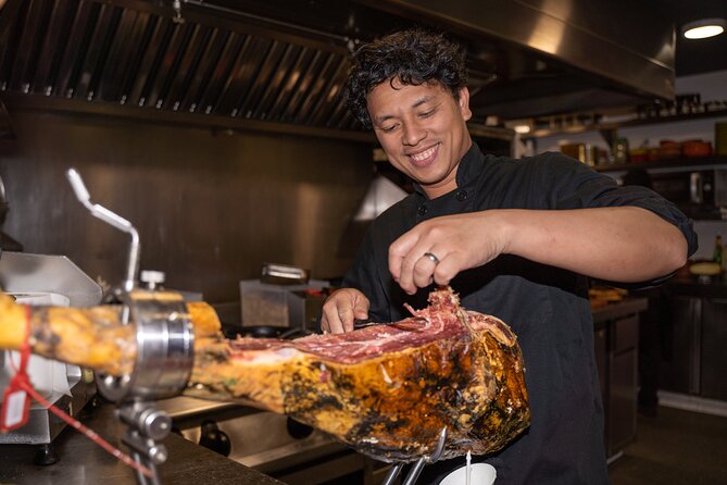 Barcelona: Old Town Evening Food Tour With 8 Tapas & 4 Drinks - Inclusions