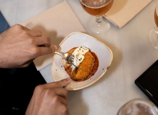 Barcelona: Old Town Evening Tour With Tapas and Drinks - Inclusions