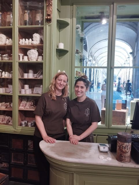Barcelona: Old Town Historic Shops Guided Tour - Good To Know
