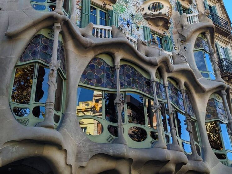 Barcelona Old Town Private Walking Tour: Past & Present - Experience Highlights