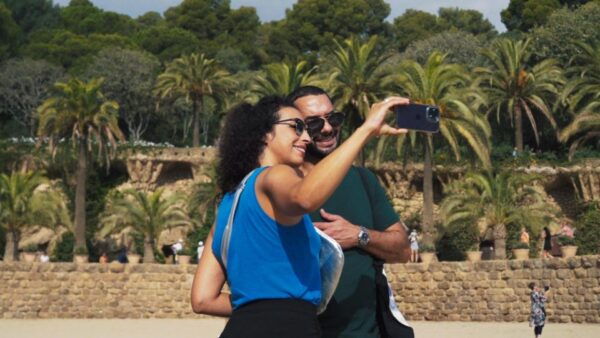 Barcelona: Park Guell Guided Tour With Skip the Line Entry - Park Guell Highlights