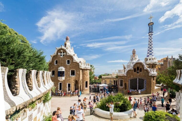 Barcelona: Park Guell Guided Tour With Skip-The-Line Entry - Accessibility and Mobility Considerations