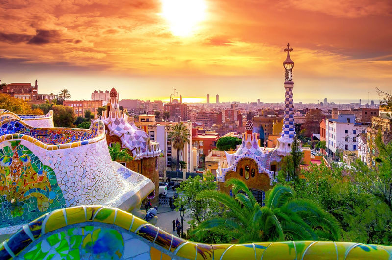 Barcelona Park Guell Half-Day Walking Tour - Meeting the guide and getting through the entrance