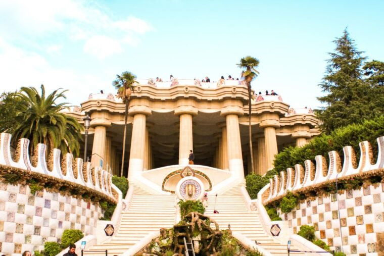 Barcelona: Park Güell & La Sagrada Familia Tickets and Tour - Itinerary Details