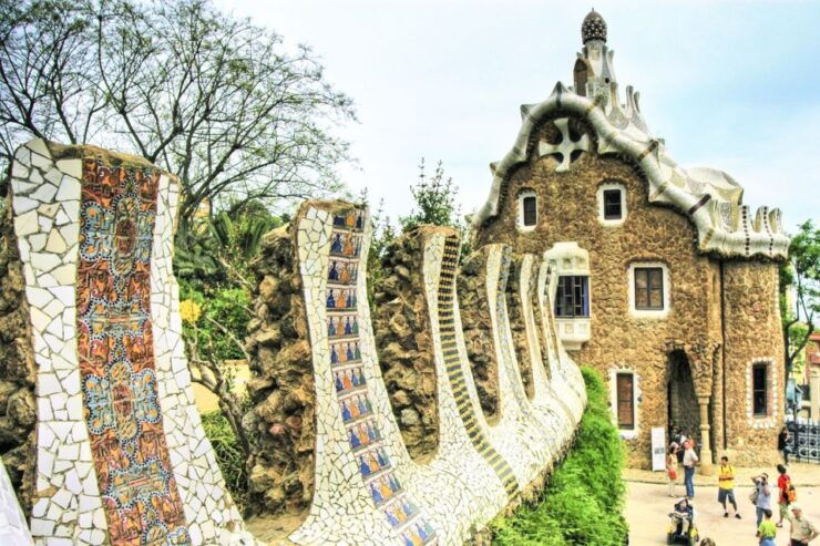 Barcelona & Park Güell: Private Half-Day Tour With Pickup - Tour Experience