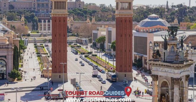 Barcelona: Park Guell Sagrada Familia & Tapas Tour Private - Tour Experience