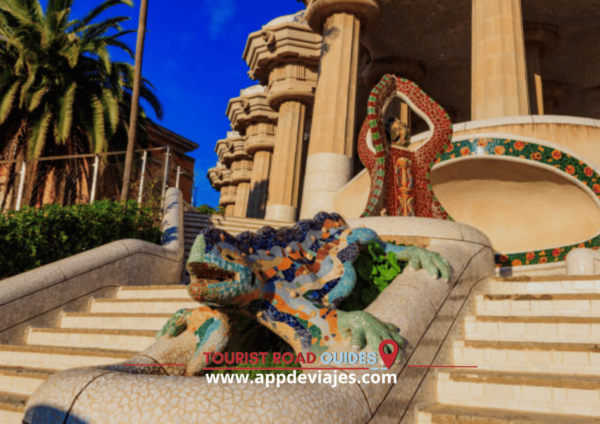 Barcelona: Park Guell Sagrada Familia & Tapas Tour Private - Inclusions