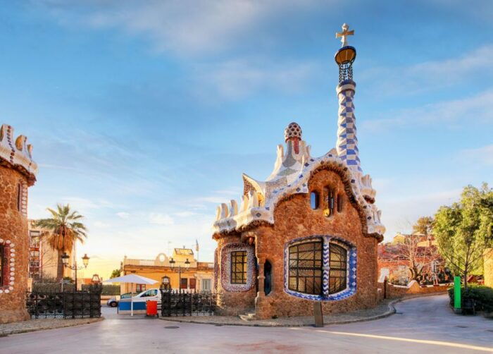 Barcelona: Park Güell Skip the Line Guided Tour With Ticket - Meeting Point and Directions