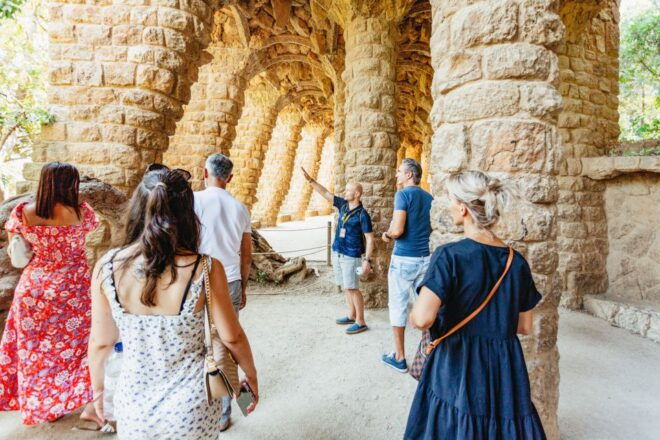 Barcelona: Park Güell Skip-the-Line Ticket and Guided Tour - Selecting Participants and Date