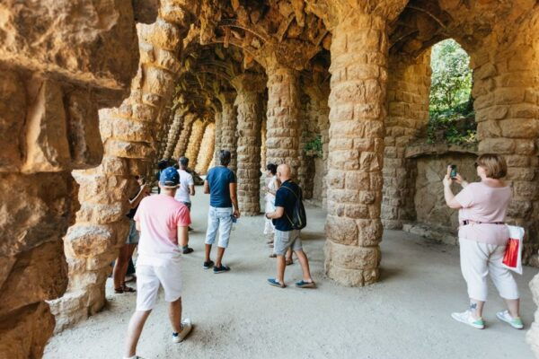Barcelona: Park Güell Skip-the-Line Ticket and Guided Tour - Transportation Rating