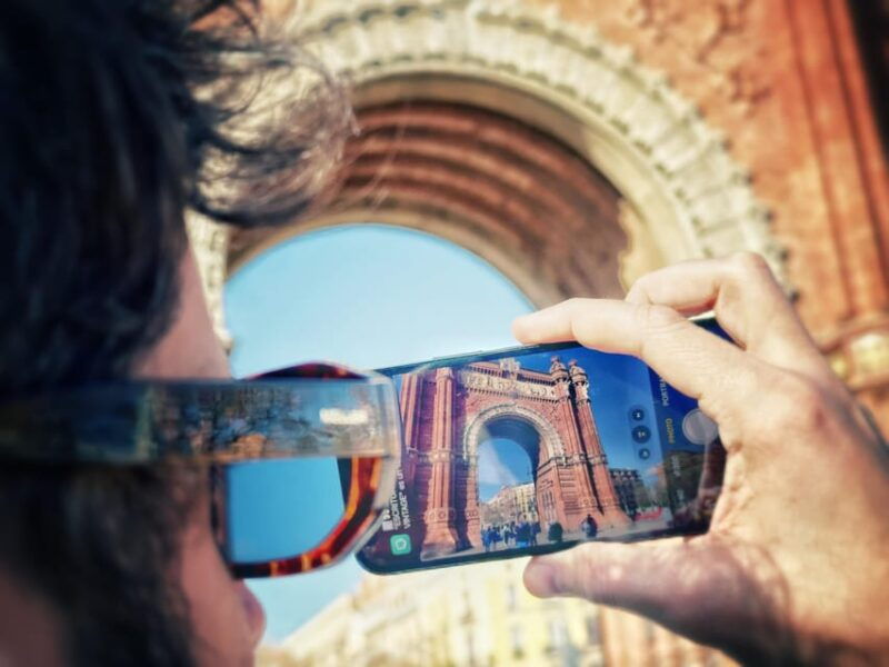 Barcelona: Phone Photography Tips & Tricks - Park & Old Town - Mastering Framing and Composition