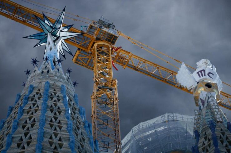 Barcelona: Photography Tour With a Professional Photographer - Group Size and Language Options