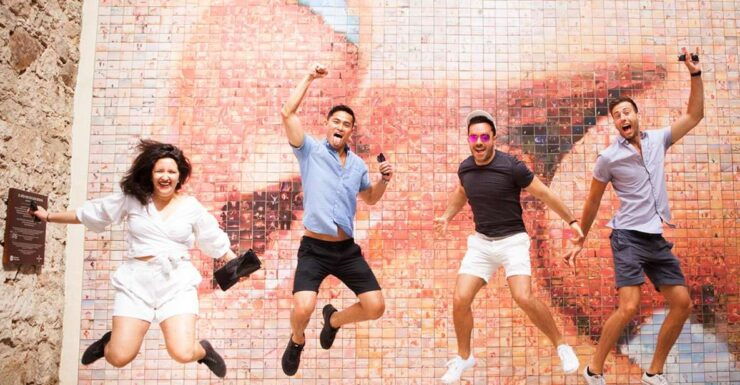 Barcelona: Photoshoot Tour Old Town - Booking Details