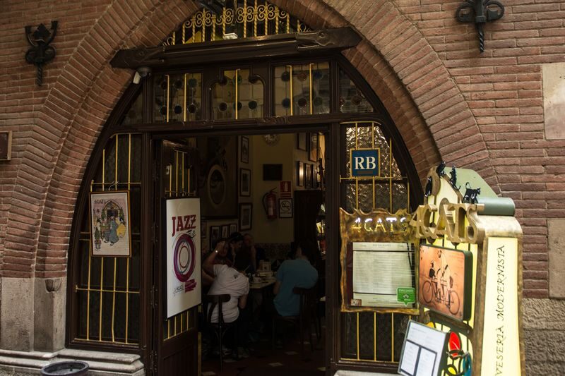 Barcelona Picasso Museum & Gothic Quarter Half-Day Immersive Experience - Reading the Gothic Quarter through its landmarks