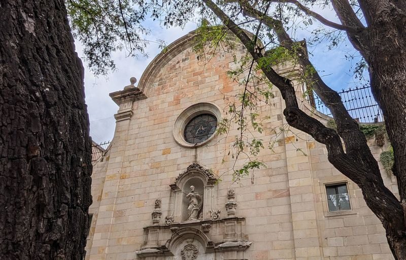 Barcelona Picasso Museum & Gothic Quarter Half-Day Immersive Experience - What the small-group format means
