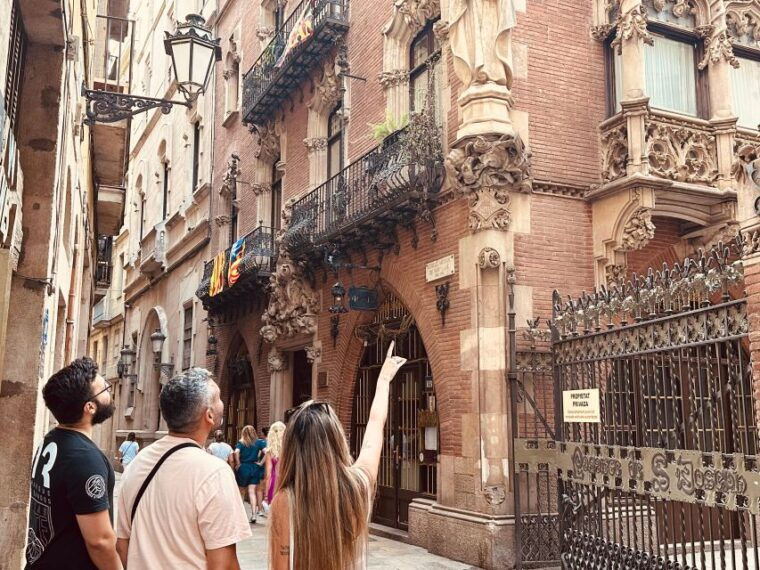 Barcelona: Picassos Barcelona & Picasso Museum Walking Tour - Exploring Picassos Early Life in Barcelona