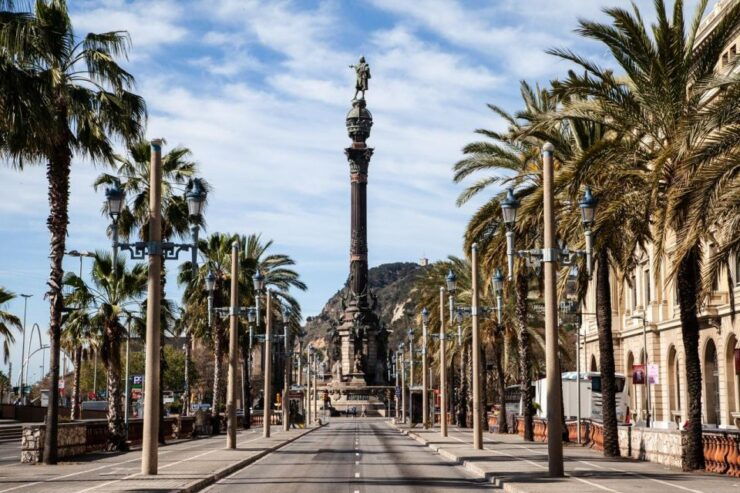 Barcelona Port and Sea Walking Tour With Columbus Monument - Experience Barcelonas Maritime History