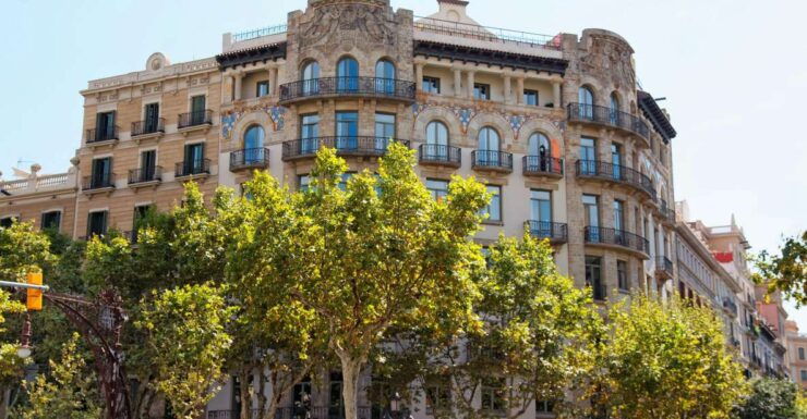 Barcelona: Private Architecture Tour With a Local Expert - Private Group Experience Details