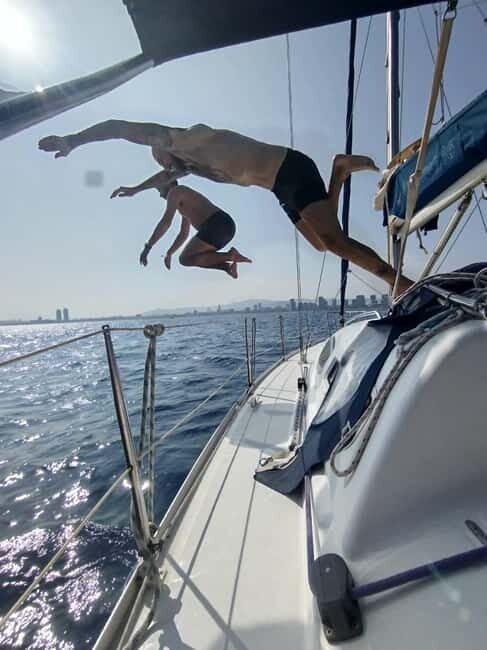 Barcelona: Private Boat Tour for 2, Swim, Snack and Drinks - FAQ