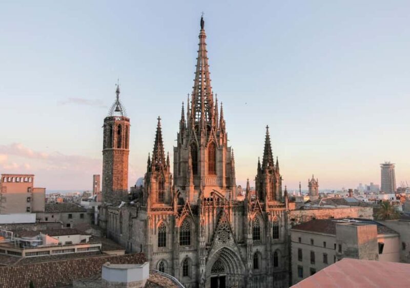 Barcelona: Private Cathedral Tour with Rooftop Access - What Makes This Tour Stand Out?