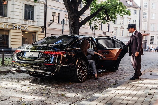 Barcelona Private Cruise Port Transfer to Central Barcelona - Pricing and Booking