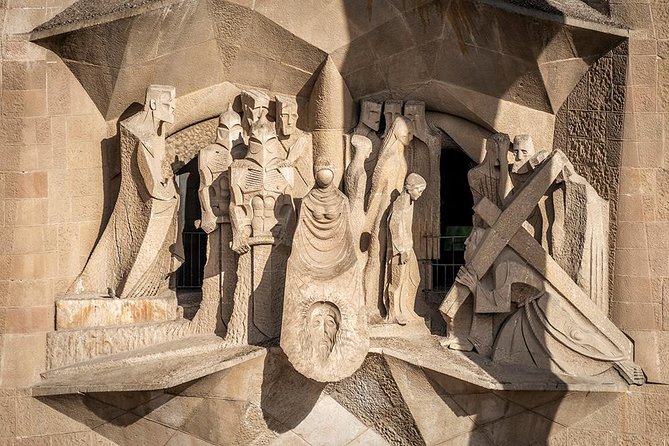 Barcelona: Private Evening Tour of Sagrada Familia With Expert Guide - Inclusions