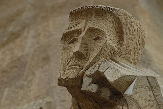 Barcelona: Private Evening Tour of Sagrada Familia With Expert Guide - Meeting and Pickup Details