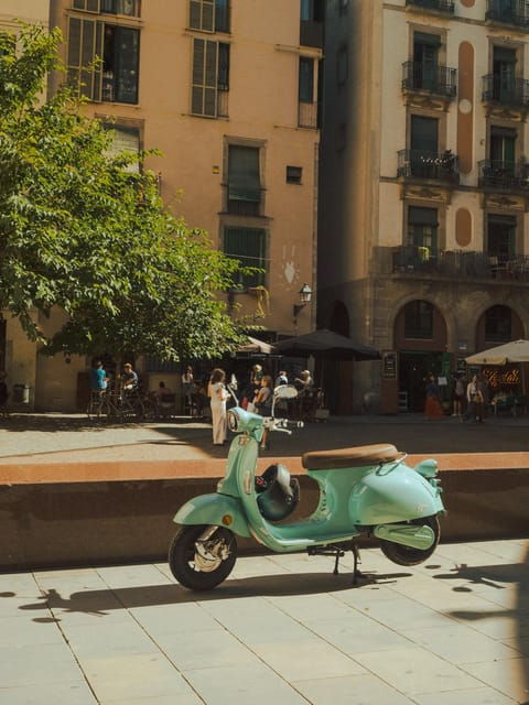 Barcelona: PRIVATE Fun Vespa City Tour With Guide - Participant Requirements and Inclusions