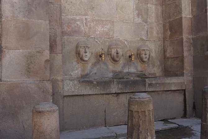 Barcelona Private Guided Walking Tour to Old Town, Lunch and Sagrada Familia - Reviews