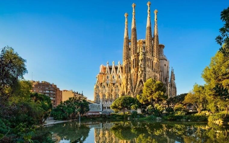 Barcelona: Private Half-Day Sightseeing Tour With a Local - Exploring Gaudis Masterpieces