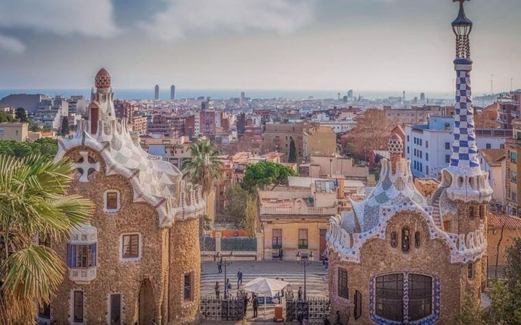 Barcelona: Private Half-Day Sightseeing Tour With a Local - Private Tour Experience