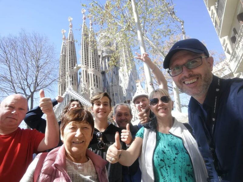 Barcelona Private Highlights Tour With Sagrada Familia - Guided Experience