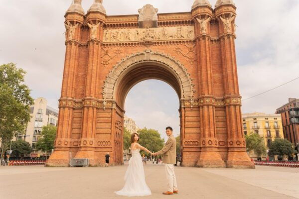Barcelona: Private Photoshoot at Arc De Triomf - The Sum Up