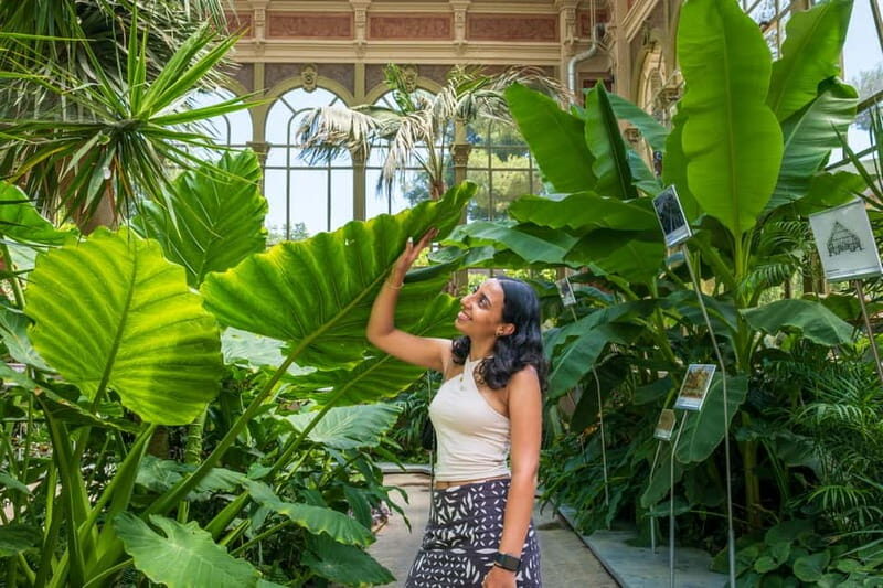 Barcelona: Private Photoshoot in Ciutadella Park with Ami - Good To Know